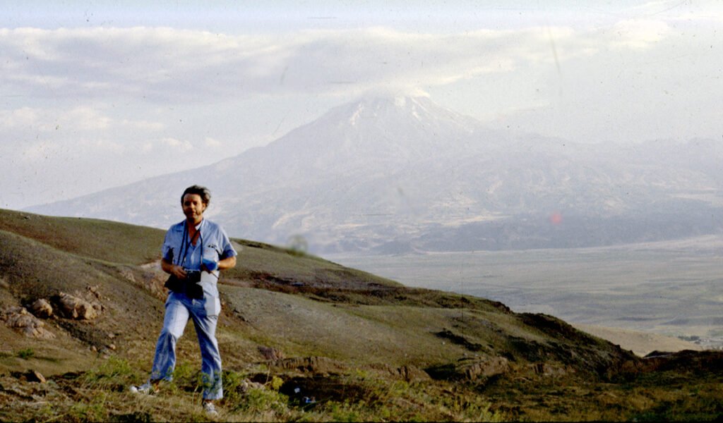 Ron Wyatt on the hill above the boat-shaped object (© Mary Nell Lee)